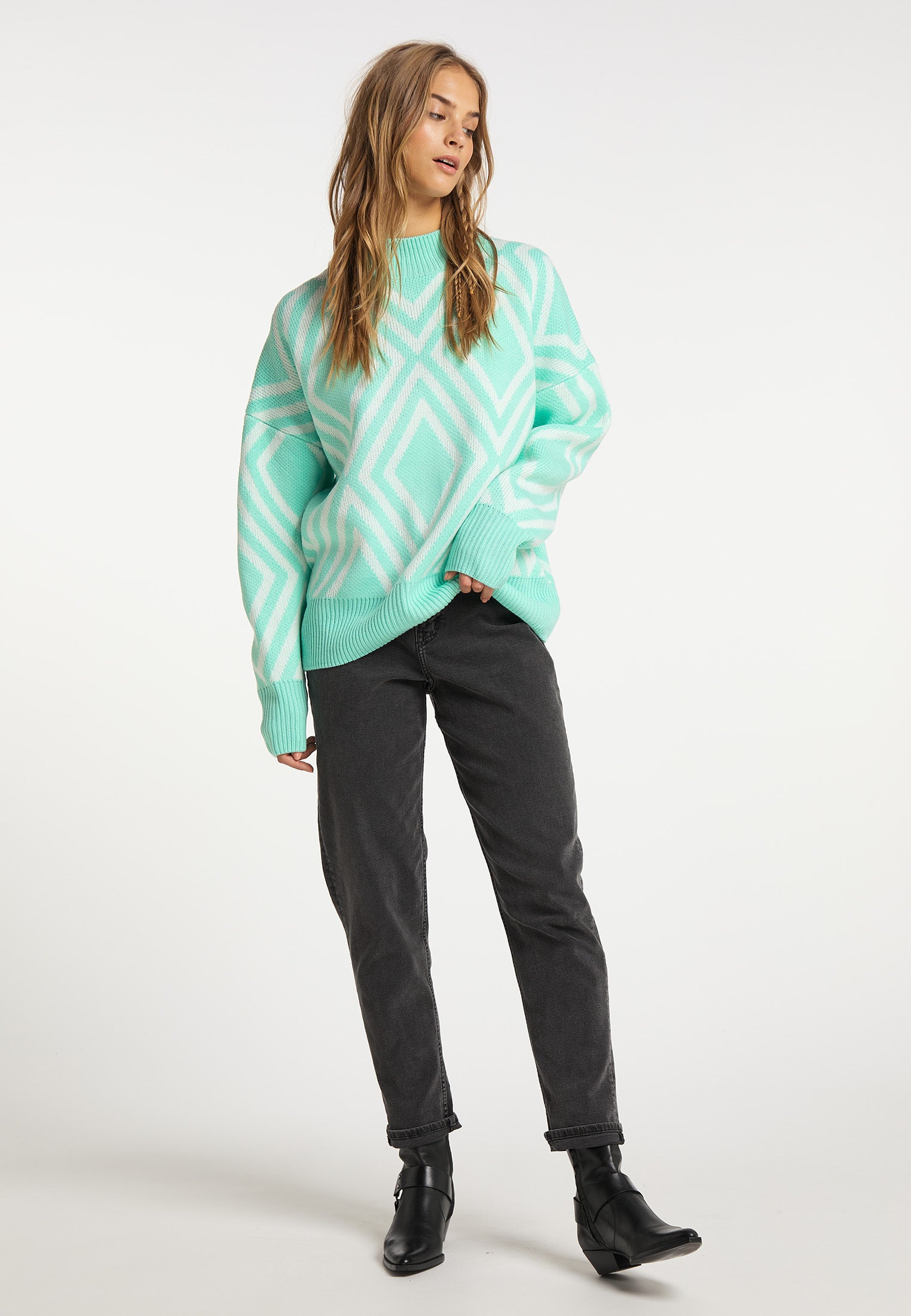 Aqua Off-White