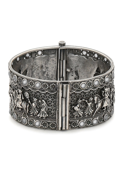 IZIA Women's Armband