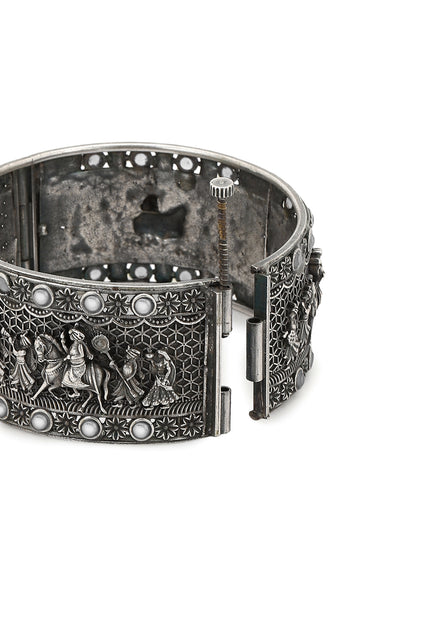 IZIA Women's Armband